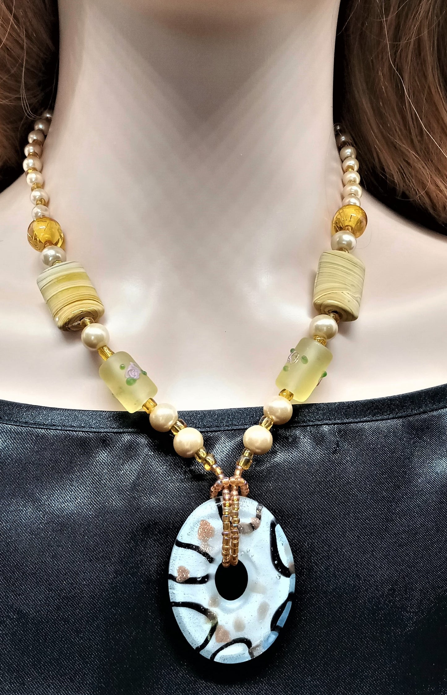 https://www.artistryjewelry.net/products/charming-peach-necklace