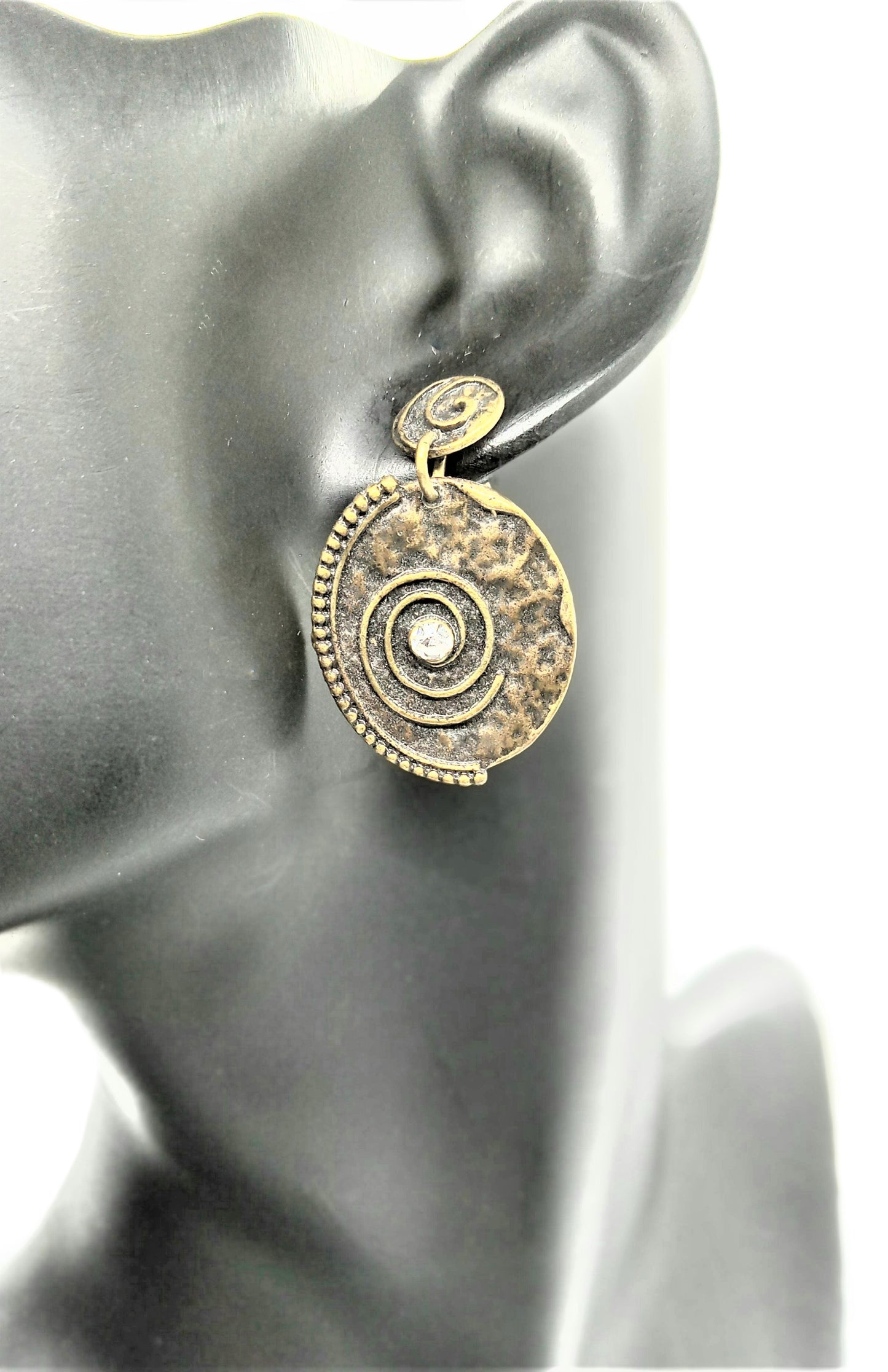 https://www.artistryjewelry.net/products/bronze-oval-earrings