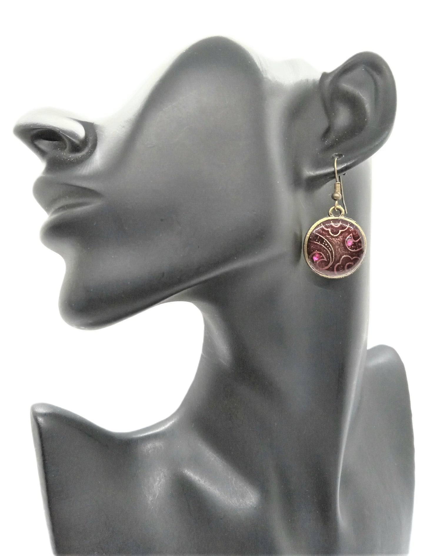 https://www.artistryjewelry.net/products/lovely-purple-earrings-1
