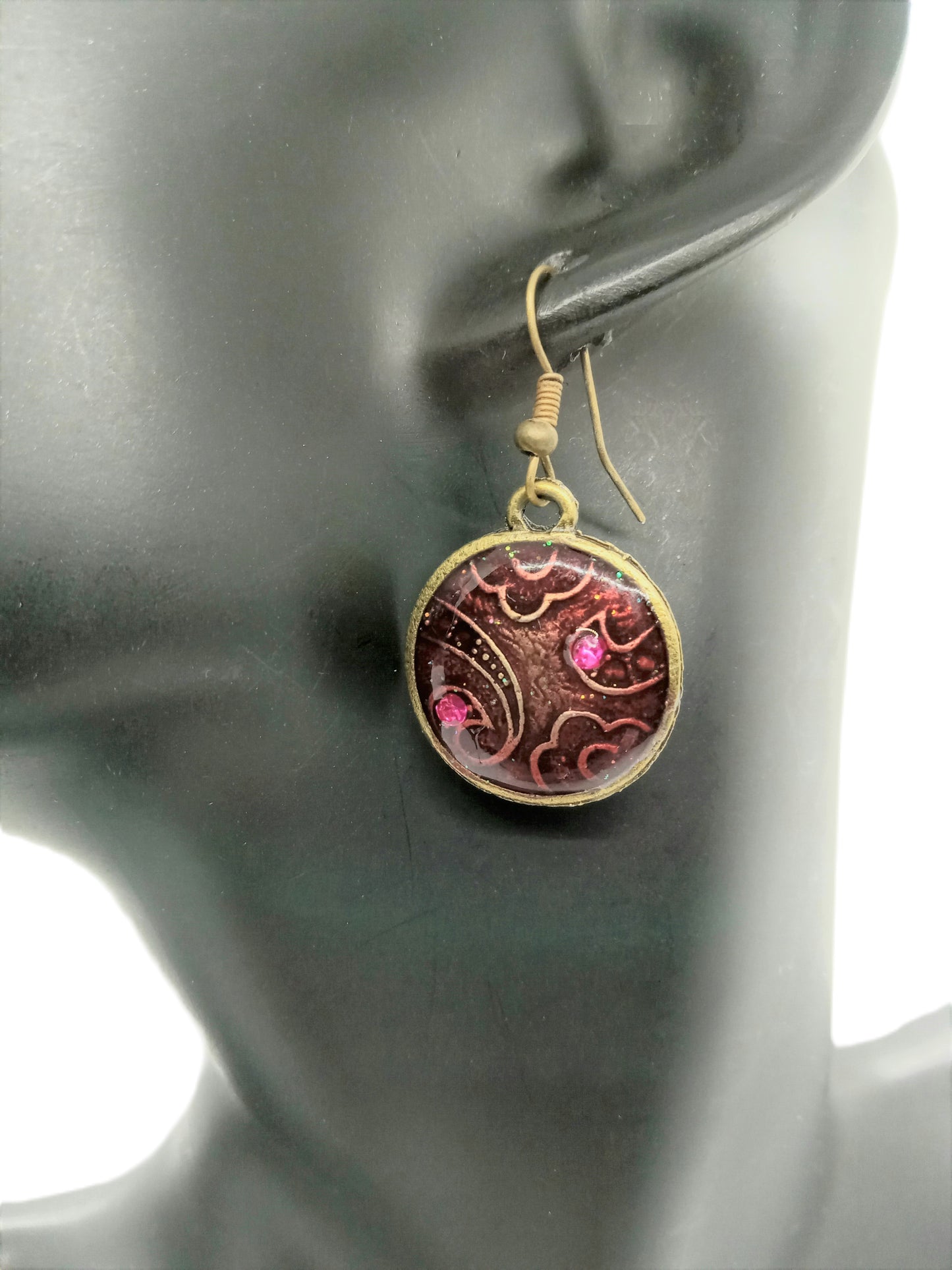 https://www.artistryjewelry.net/products/lovely-purple-earrings-1