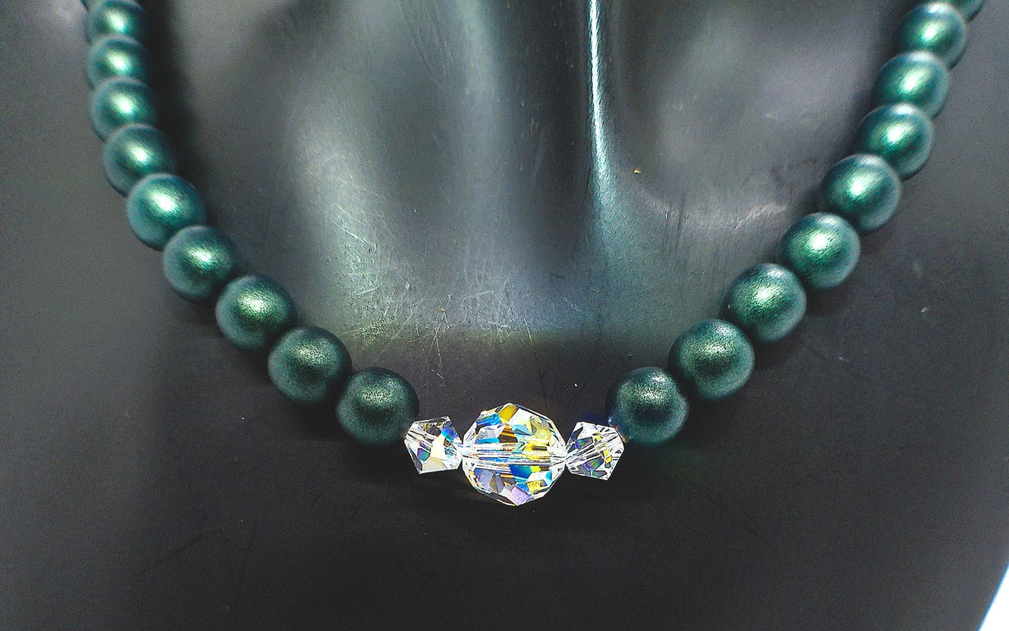 https://www.artistryjewelry.net/products/gorgeous-crystal-and-druk-necklace-set