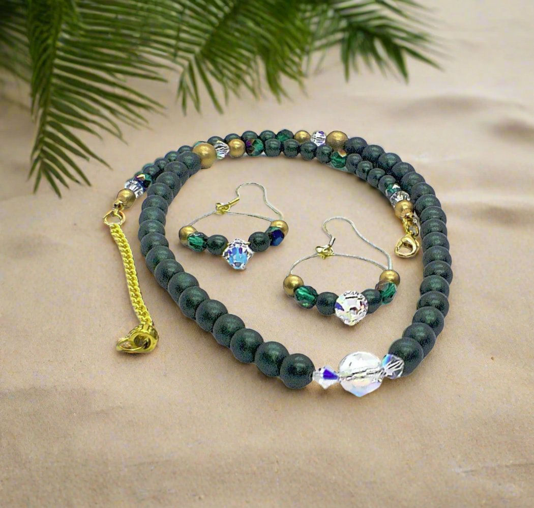 https://www.artistryjewelry.net/products/gorgeous-crystal-and-druk-necklace-set