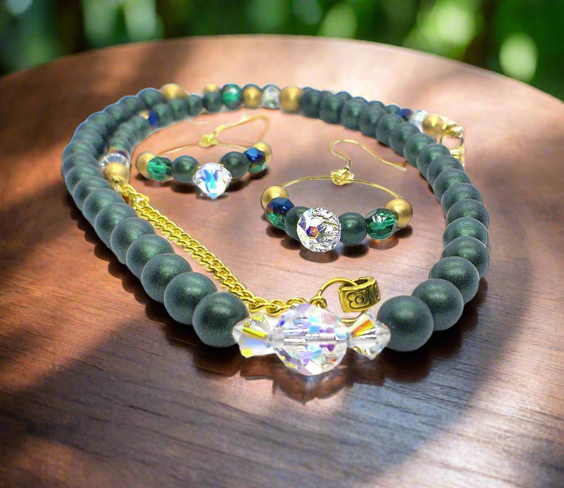 https://www.artistryjewelry.net/products/gorgeous-crystal-and-druk-necklace-set