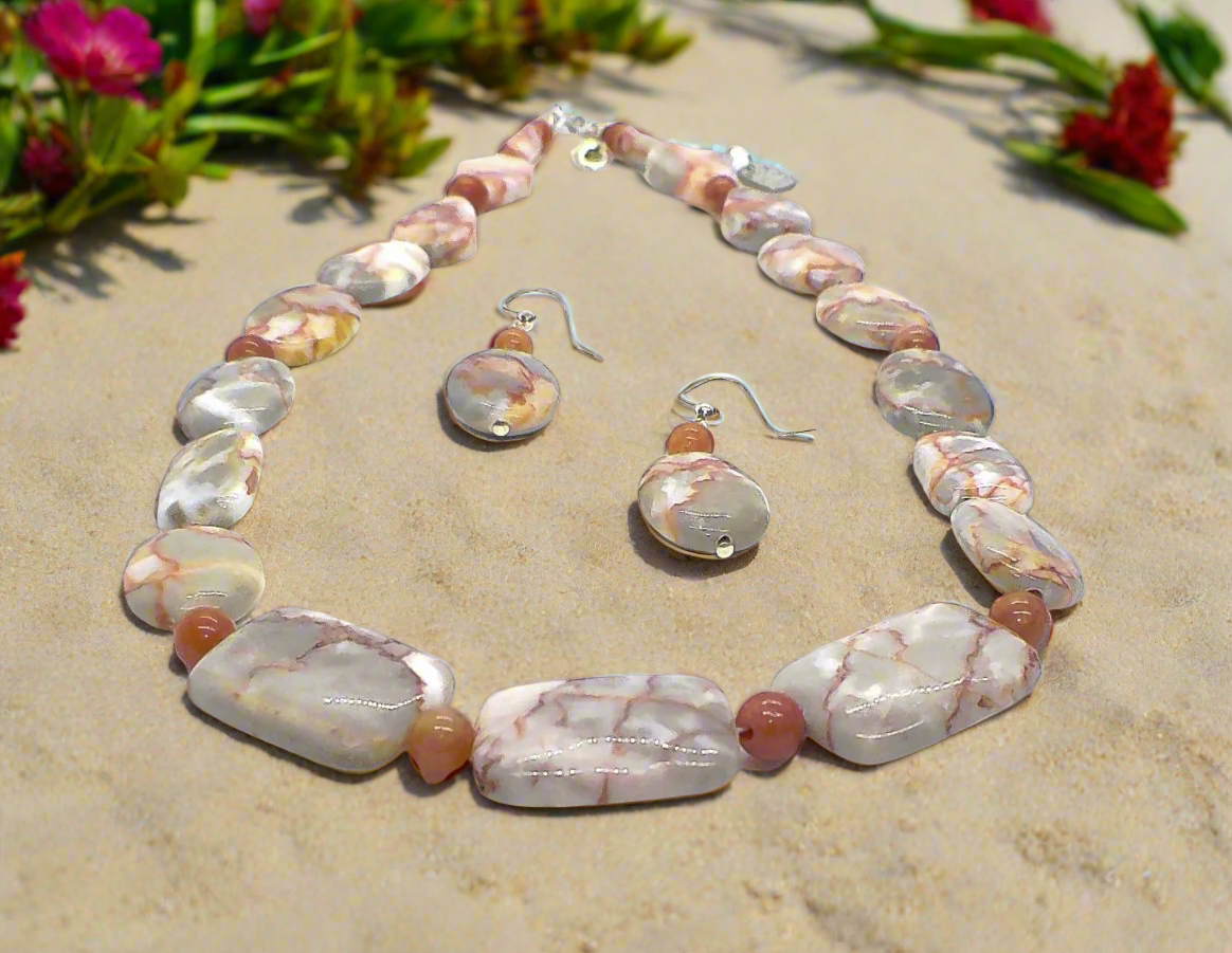 https://www.artistryjewelry.net/products/exciting-red-spot-stone-delight-necklace-set