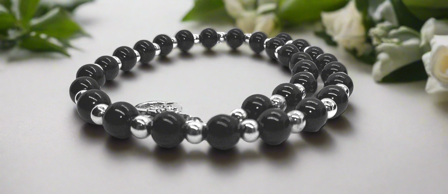 https://www.artistryjewelry.net/products/flaunting-silver-flower-necklace