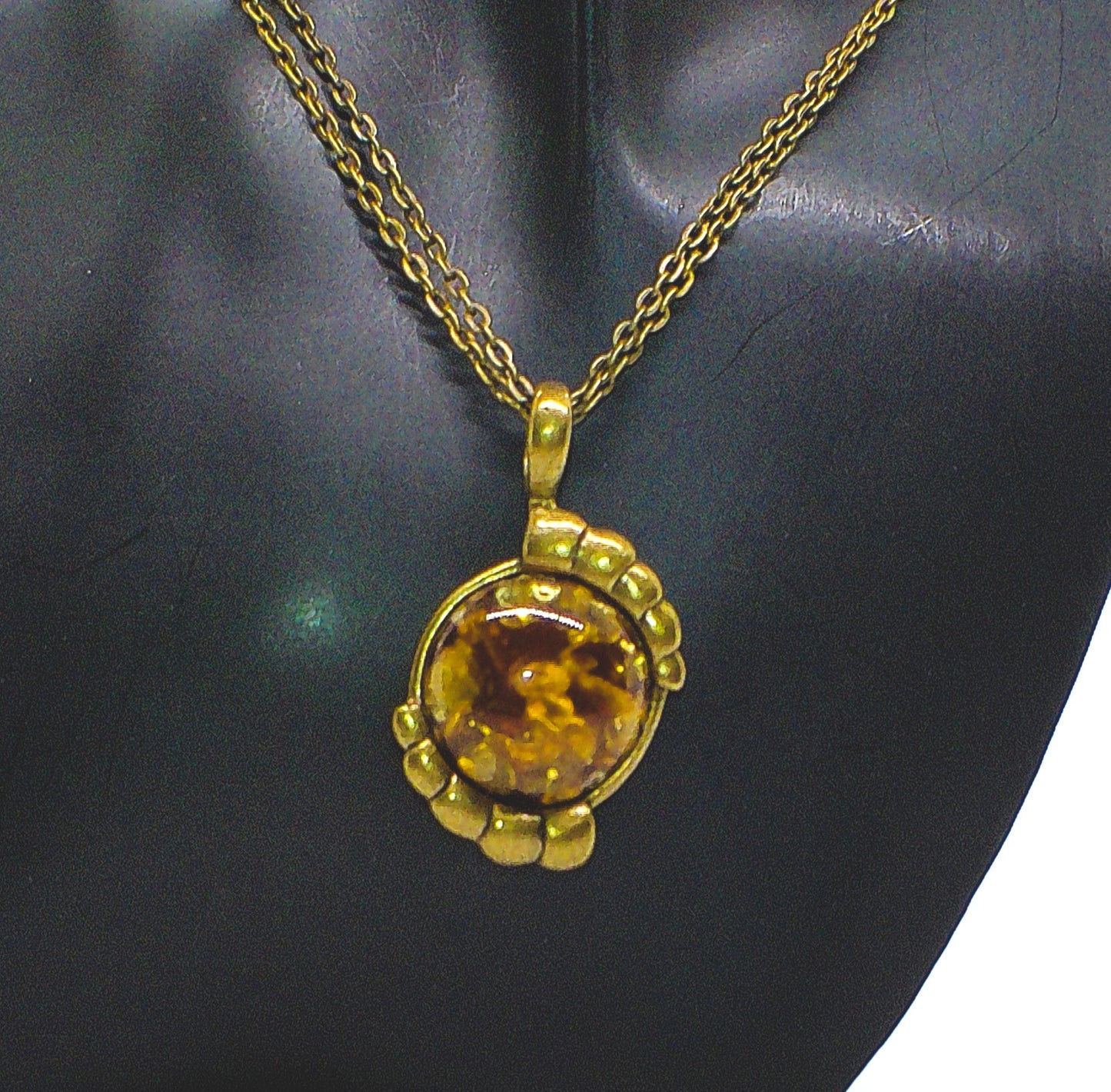 https://www.artistryjewelry.net/products/charming-colors-of-fall-necklace-set