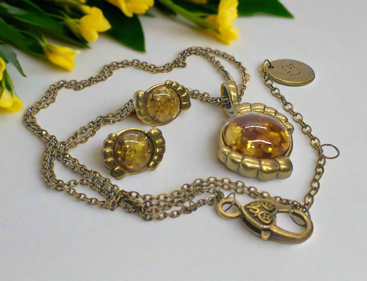 https://www.artistryjewelry.net/products/charming-colors-of-fall-necklace-set