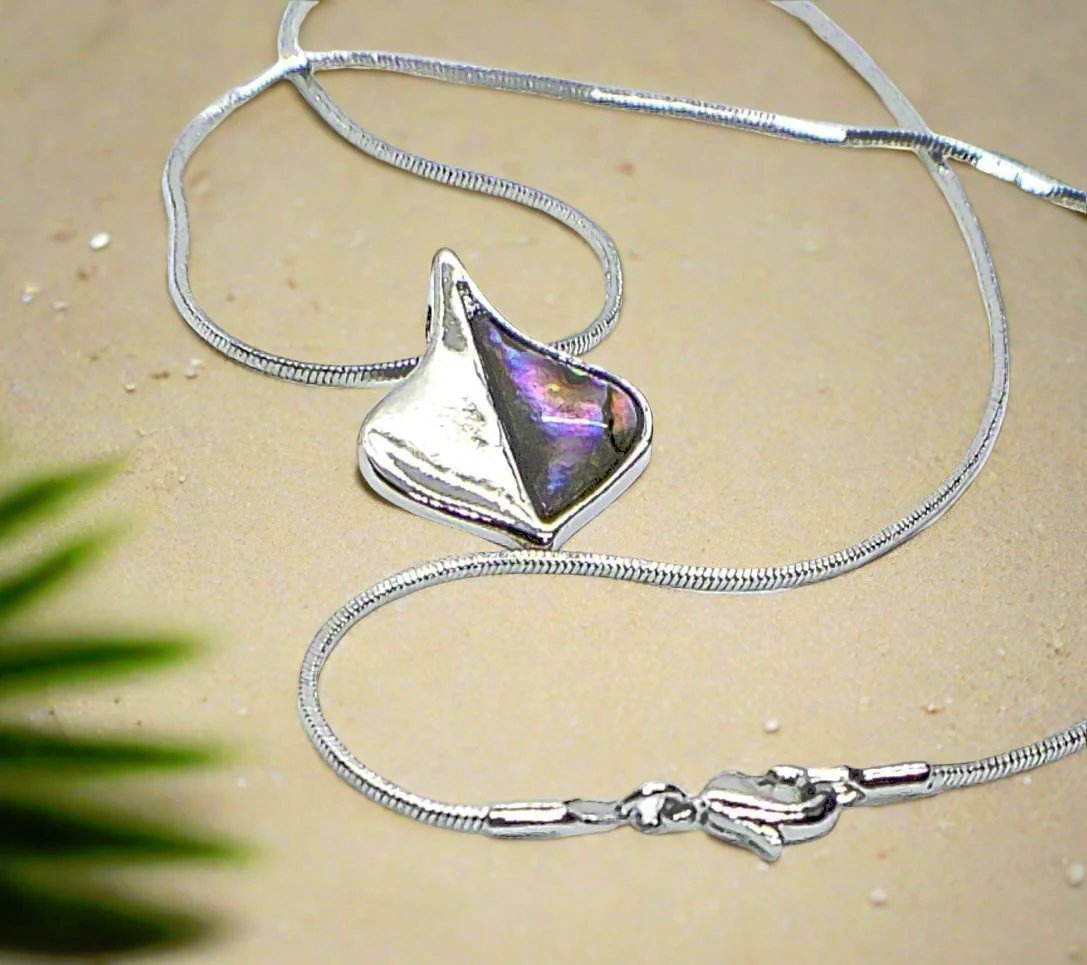 https://www.artistryjewelry.net/products/lovely-paua-leaf-necklace-a