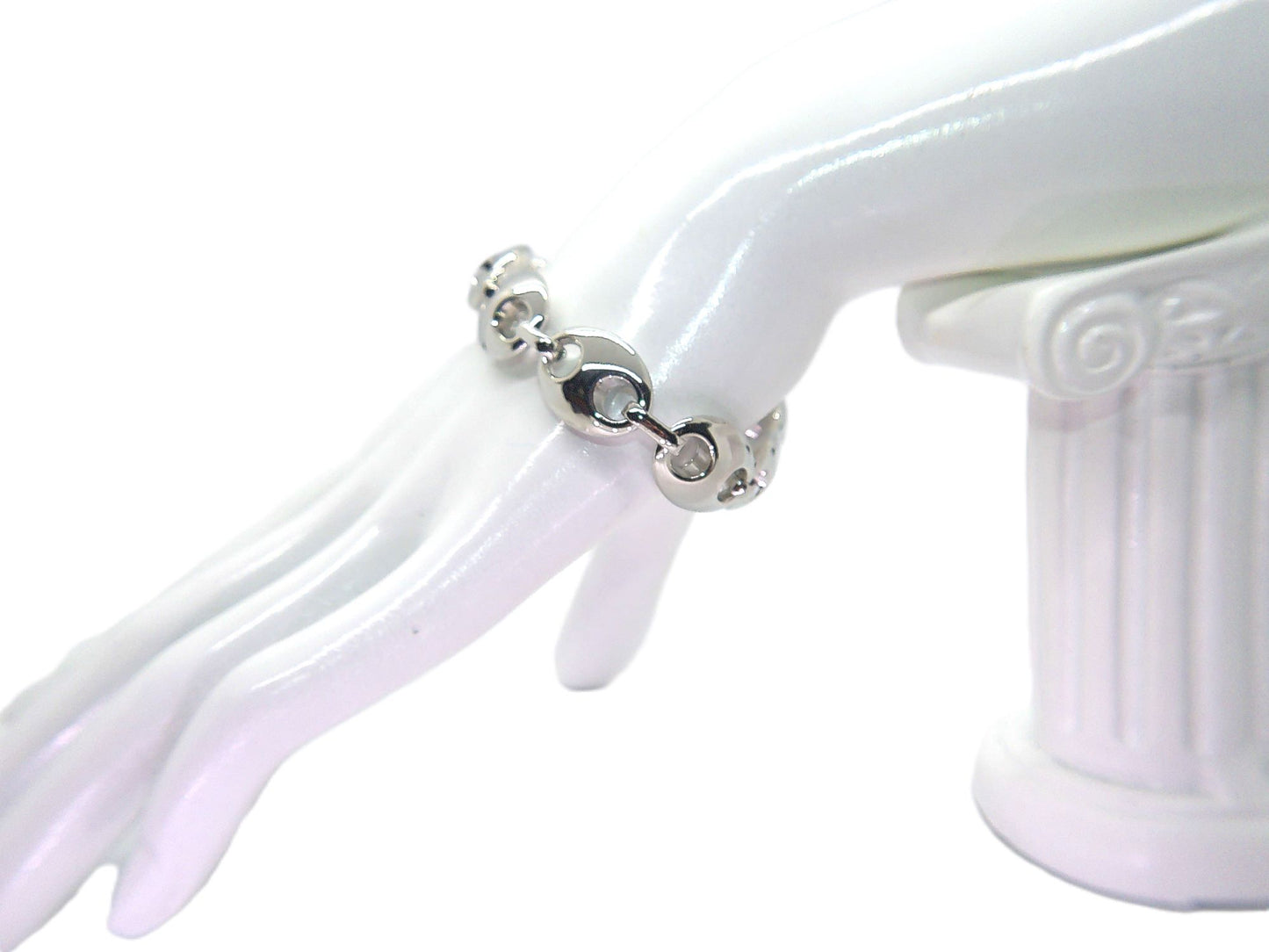 https://www.artistryjewelry.net/products/beautiful-silver-chain-bracelet