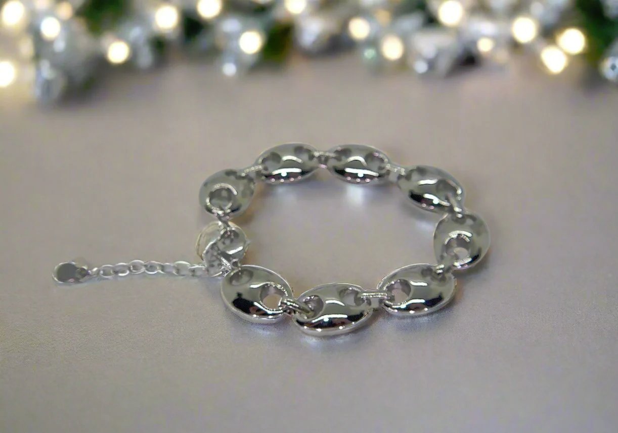 https://www.artistryjewelry.net/products/beautiful-silver-chain-bracelet