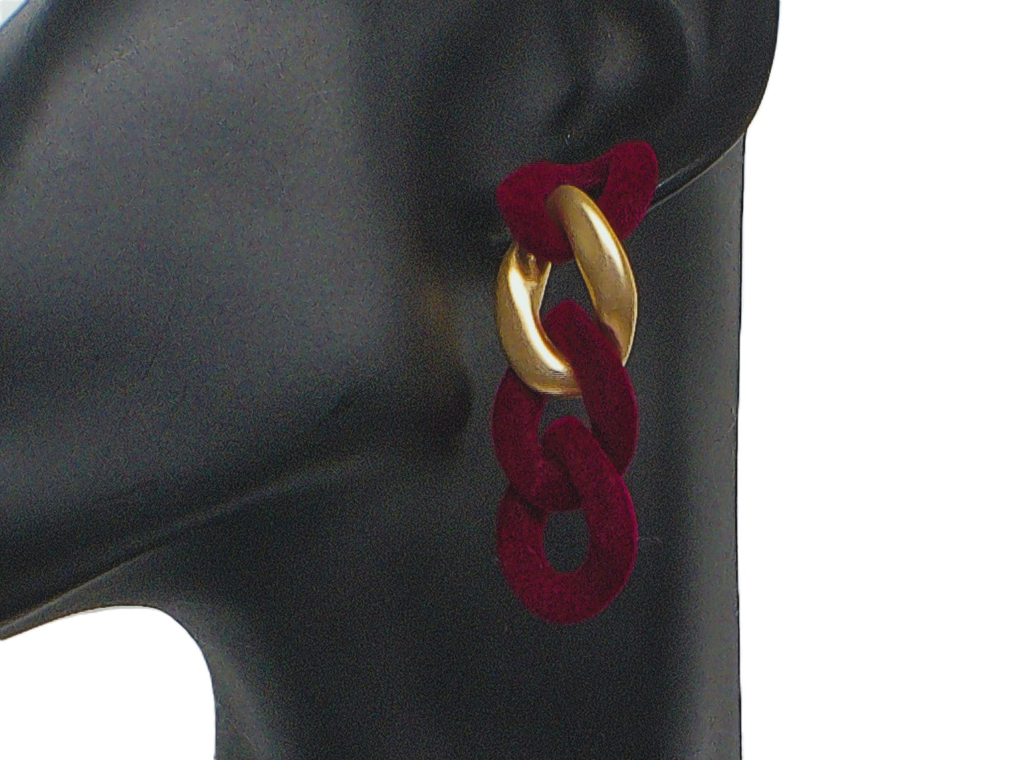 https://www.artistryjewelry.net/products/lovely-velvet-chain-earrings