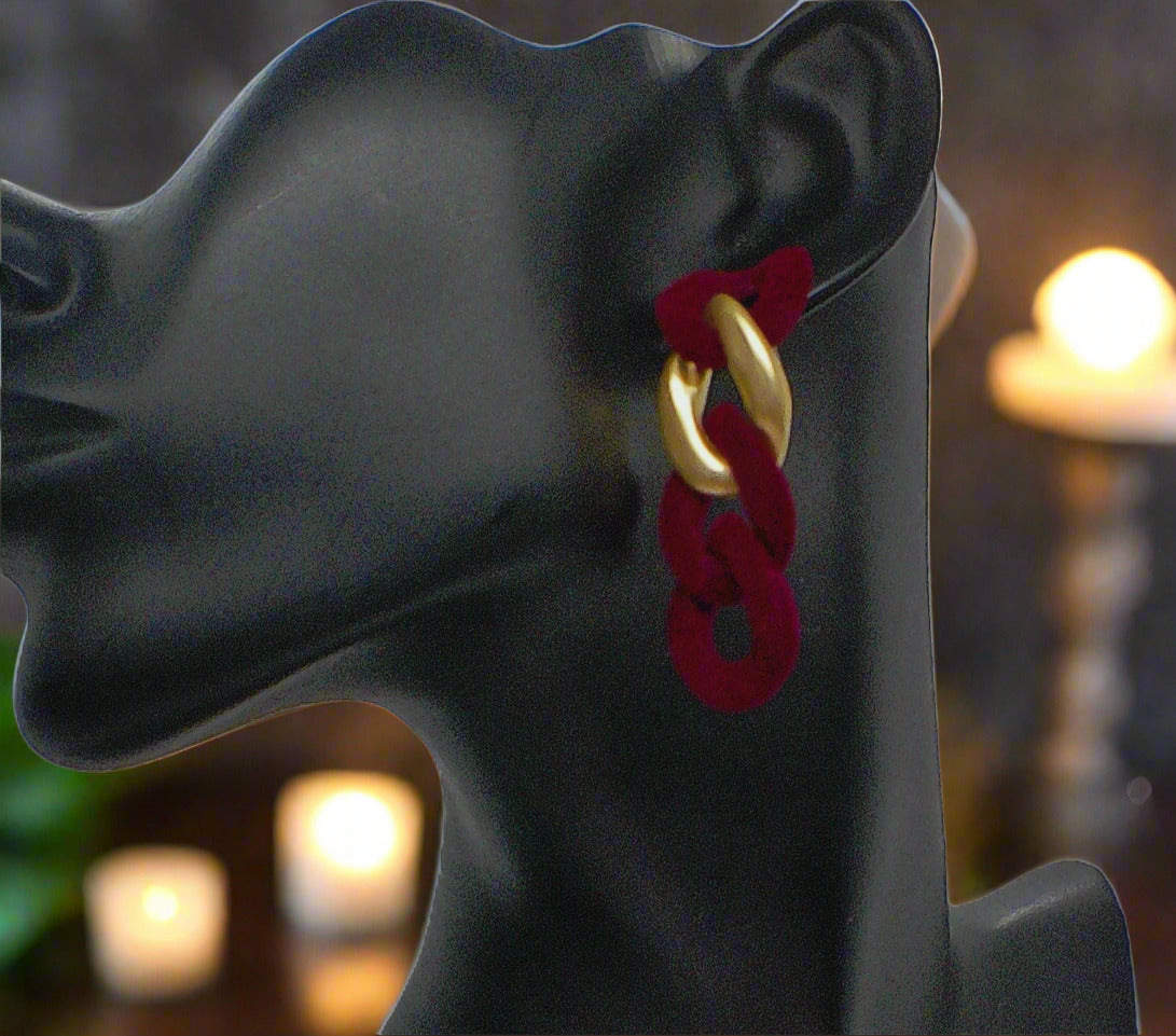 https://www.artistryjewelry.net/products/lovely-velvet-chain-earrings