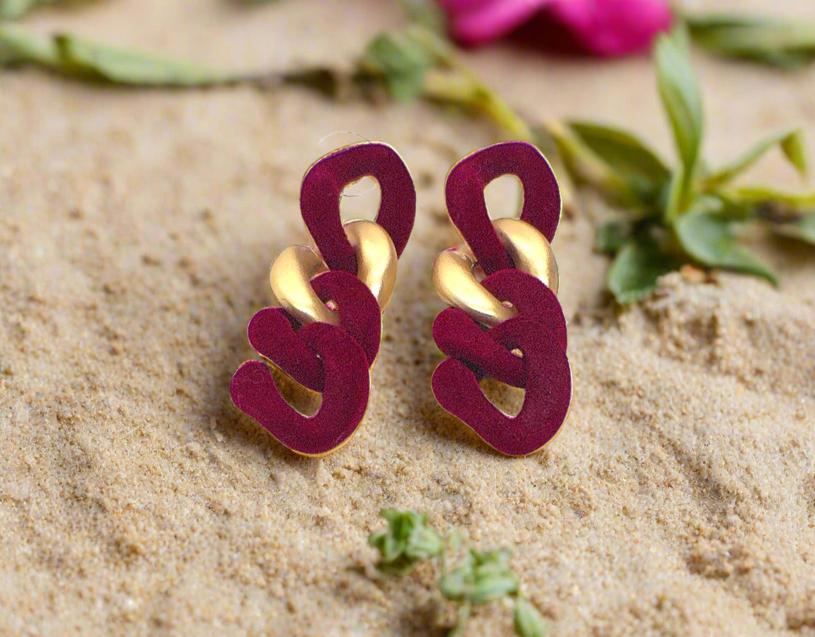 https://www.artistryjewelry.net/products/lovely-velvet-chain-earrings