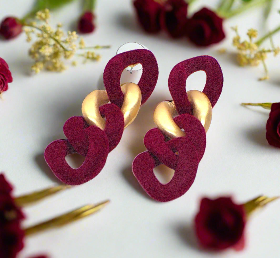 https://www.artistryjewelry.net/products/lovely-velvet-chain-earrings