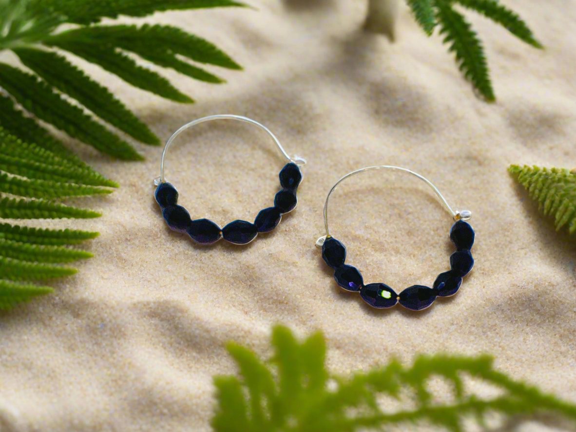 https://www.artistryjewelry.net/products/black-wire-hoop-earrings