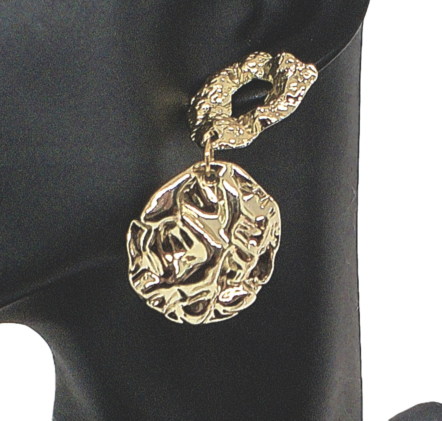 https://www.artistryjewelry.net/products/stunning-gold-exaggerated-earrings
