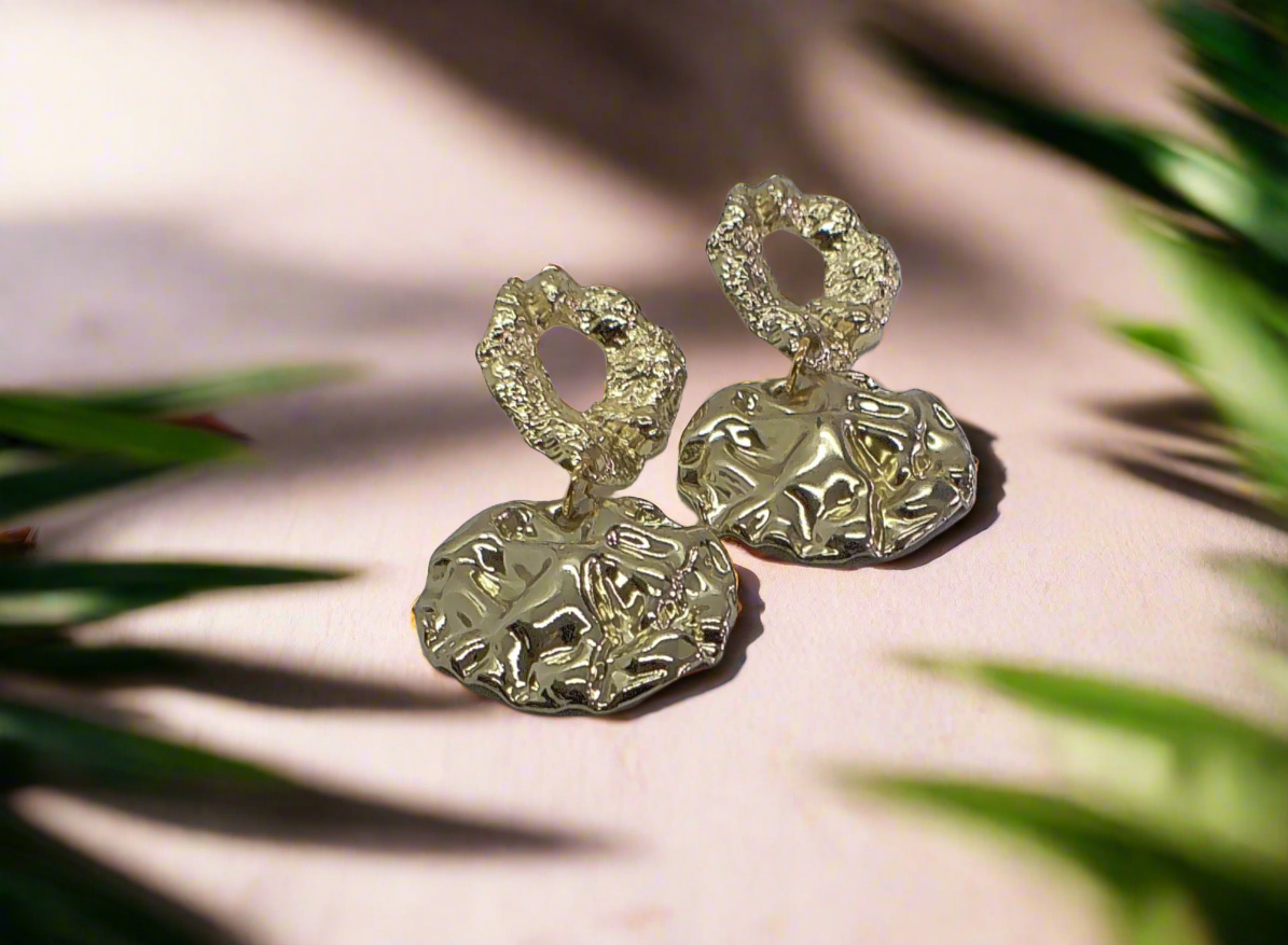 https://www.artistryjewelry.net/products/stunning-gold-exaggerated-earrings
