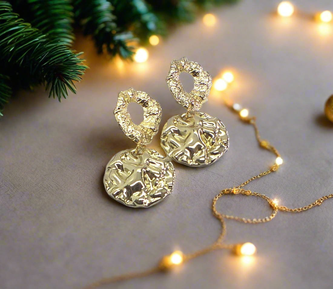 https://www.artistryjewelry.net/products/stunning-gold-exaggerated-earrings