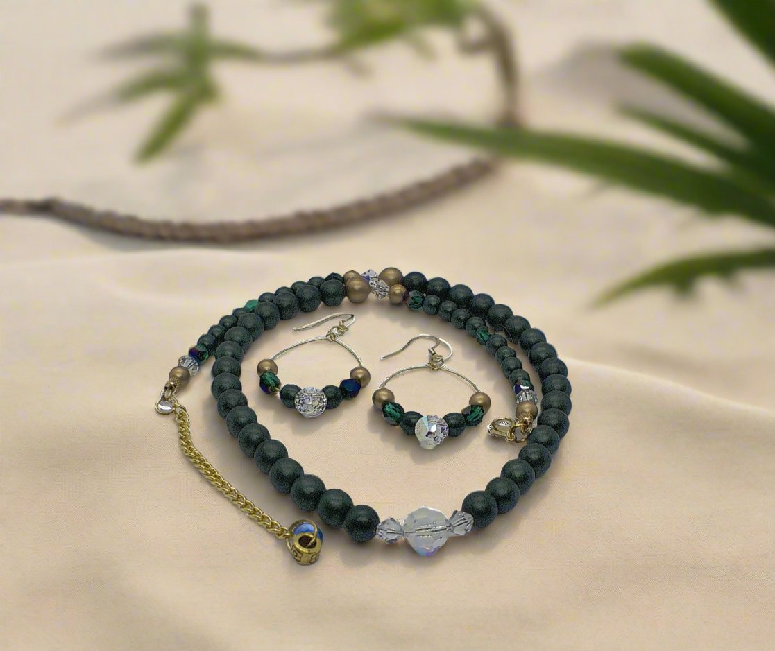https://www.artistryjewelry.net/products/gorgeous-crystal-and-druk-necklace-set