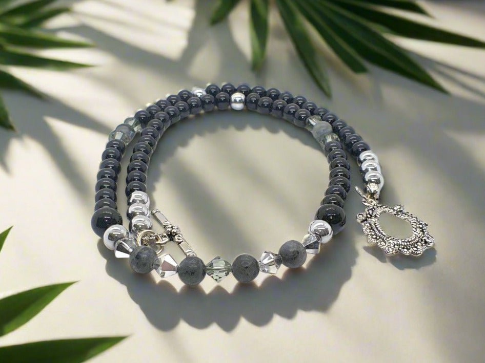 https://www.artistryjewelry.net/products/fabulous-black-gray-reflection-necklace