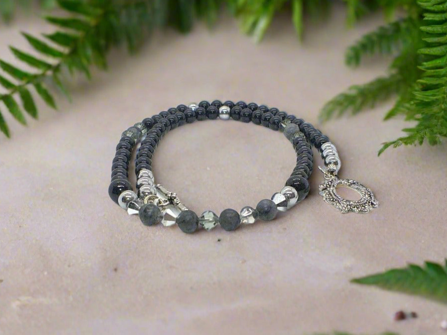 https://www.artistryjewelry.net/products/fabulous-black-gray-reflection-necklace