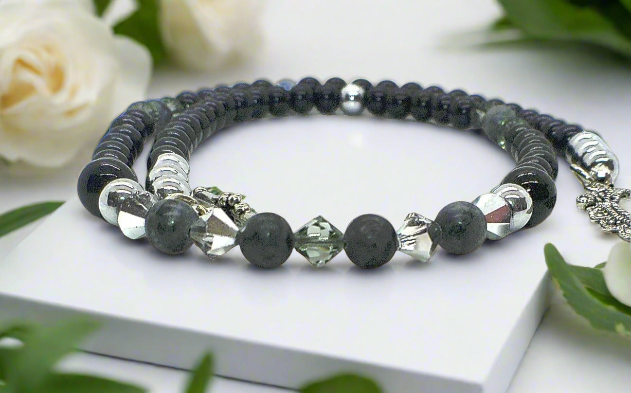 https://www.artistryjewelry.net/products/fabulous-black-gray-reflection-necklace