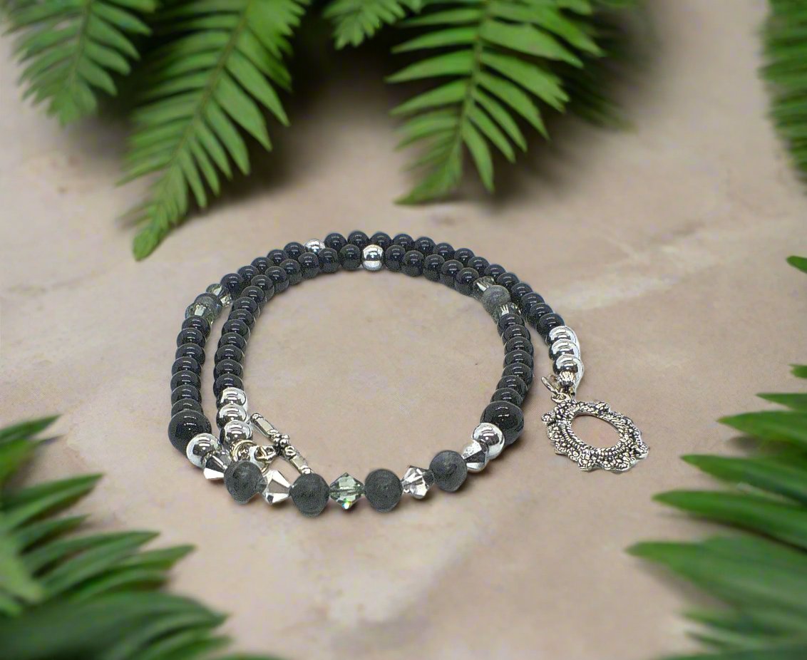 https://www.artistryjewelry.net/products/fabulous-black-gray-reflection-necklace
