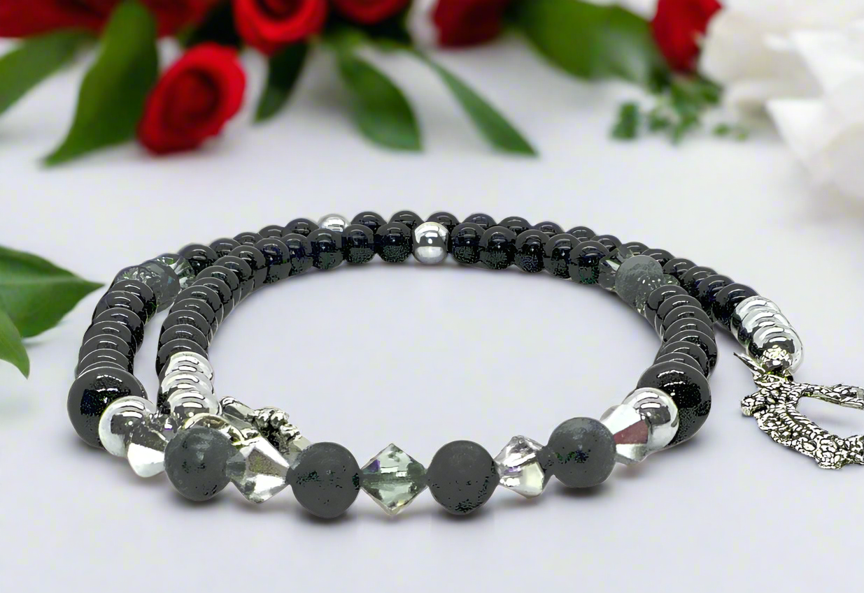 https://www.artistryjewelry.net/products/fabulous-black-gray-reflection-necklace