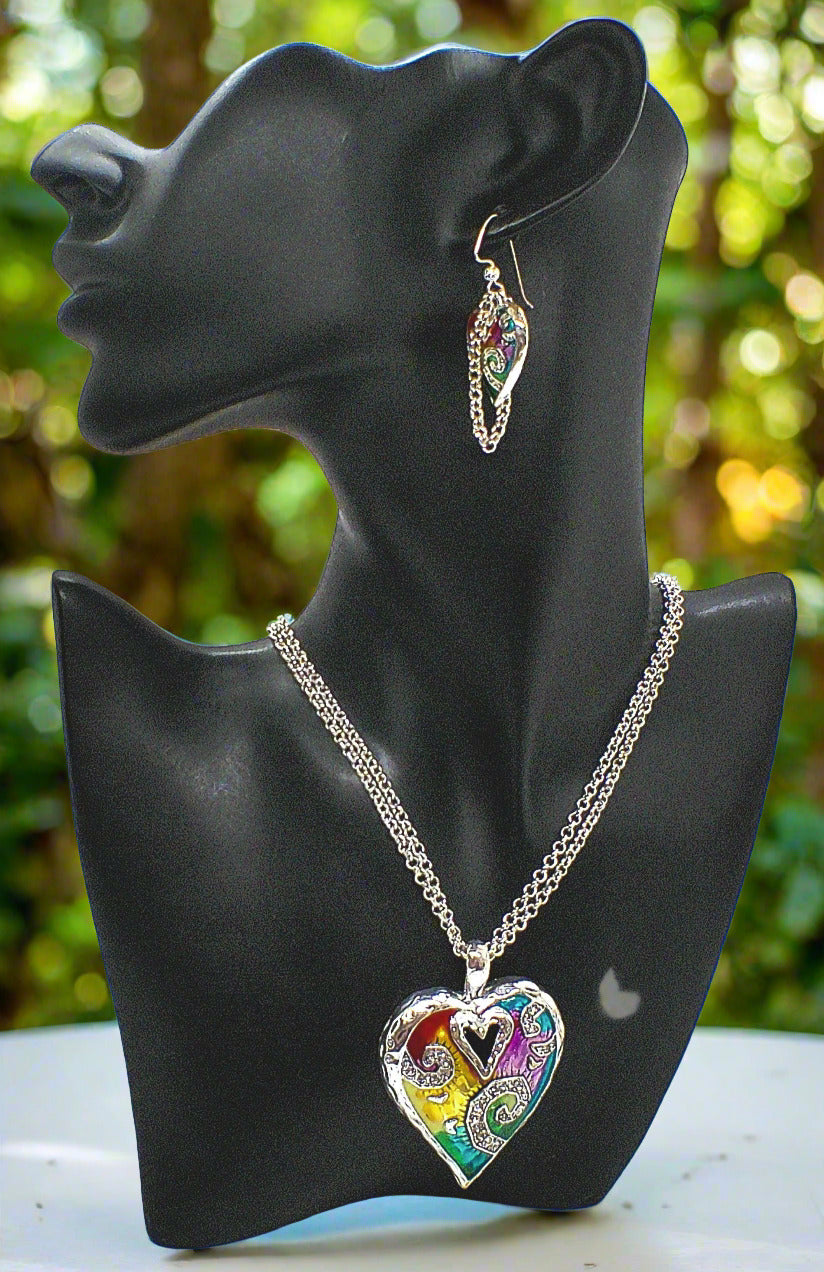 https://www.artistryjewelry.net/products/fabulous-colored-hearts-necklace-set