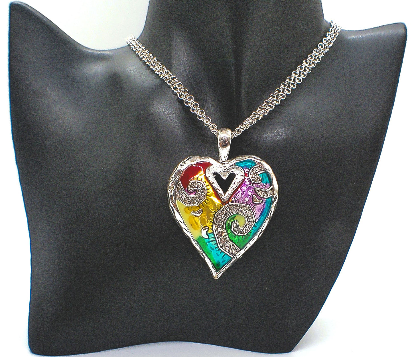 https://www.artistryjewelry.net/products/fabulous-colored-hearts-necklace-set