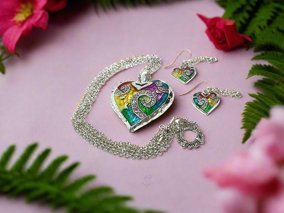 https://www.artistryjewelry.net/products/fabulous-colored-hearts-necklace-set