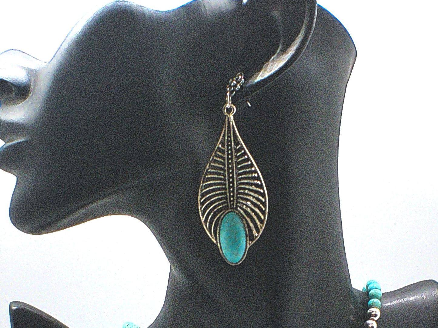 https://www.artistryjewelry.net/products/turquoise-teardrop-necklace-set