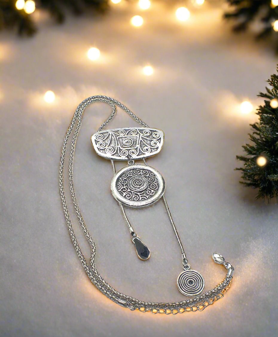 https://www.artistryjewelry.net/products/exciting-metal-net-necklace