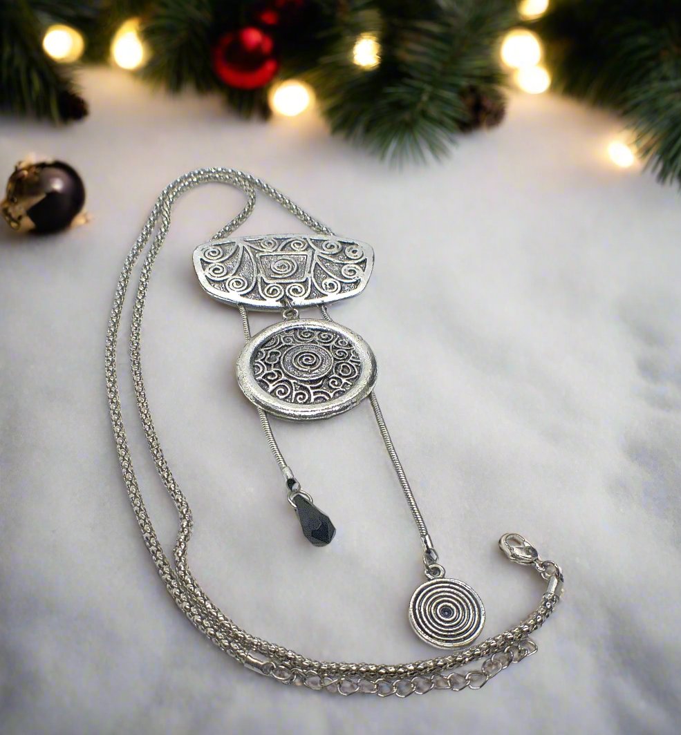 https://www.artistryjewelry.net/products/exciting-metal-net-necklace