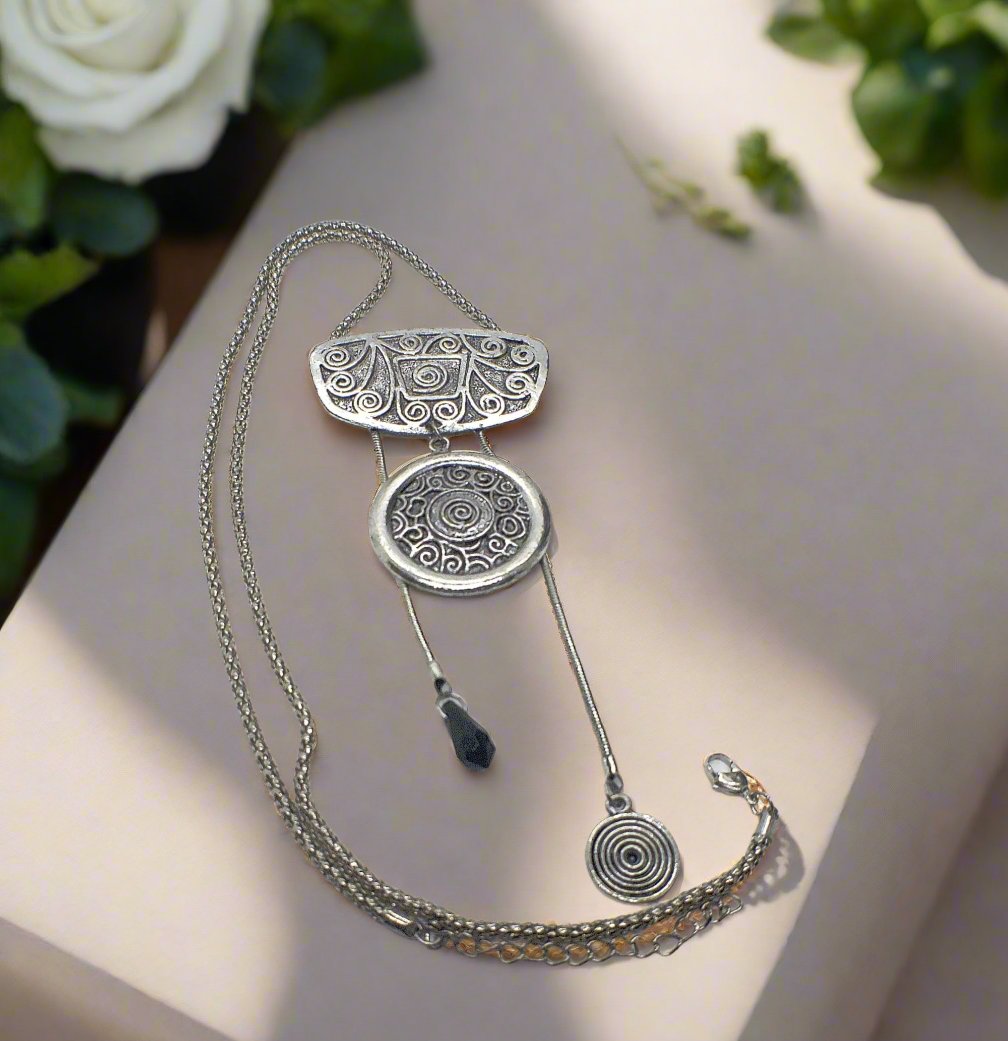 https://www.artistryjewelry.net/products/exciting-metal-net-necklace