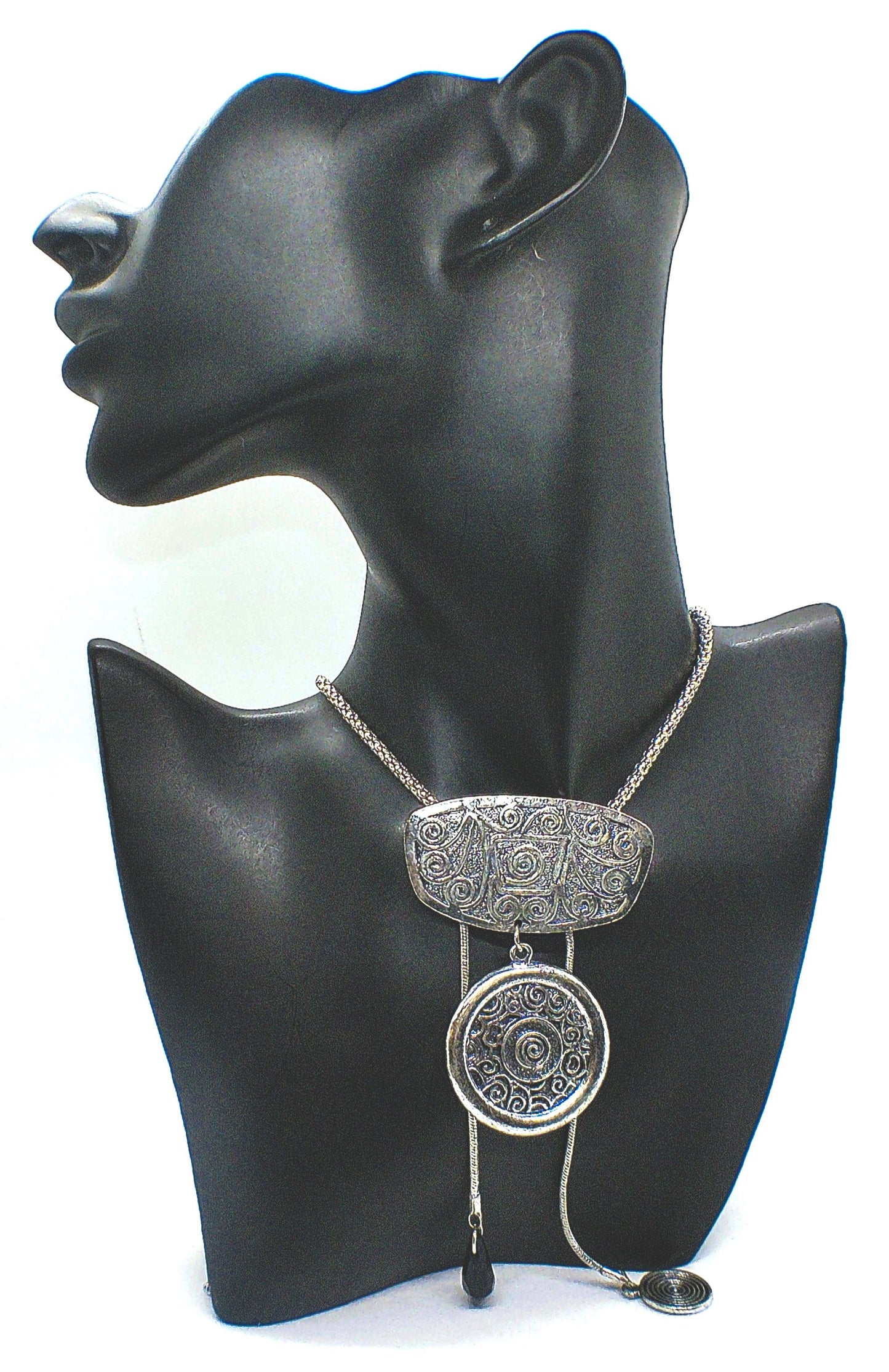 https://www.artistryjewelry.net/products/exciting-metal-net-necklace