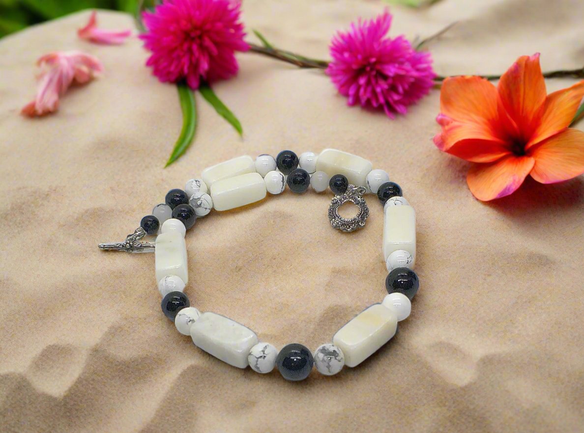 https://www.artistryjewelry.net/products/lovely-shades-of-white