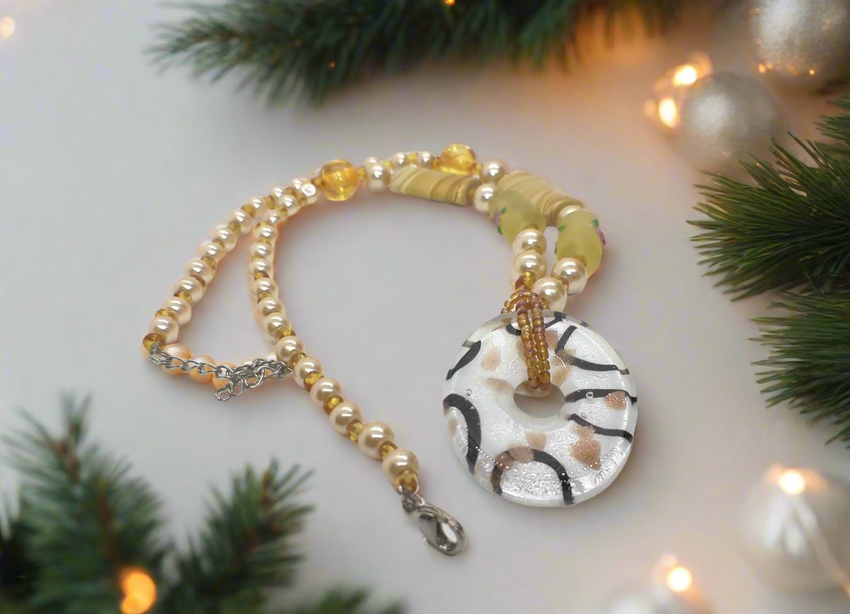 https://www.artistryjewelry.net/products/charming-peach-necklace