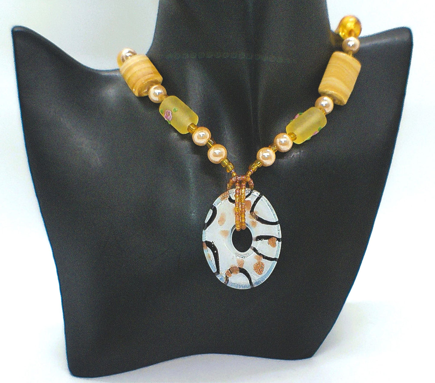https://www.artistryjewelry.net/products/charming-peach-necklace