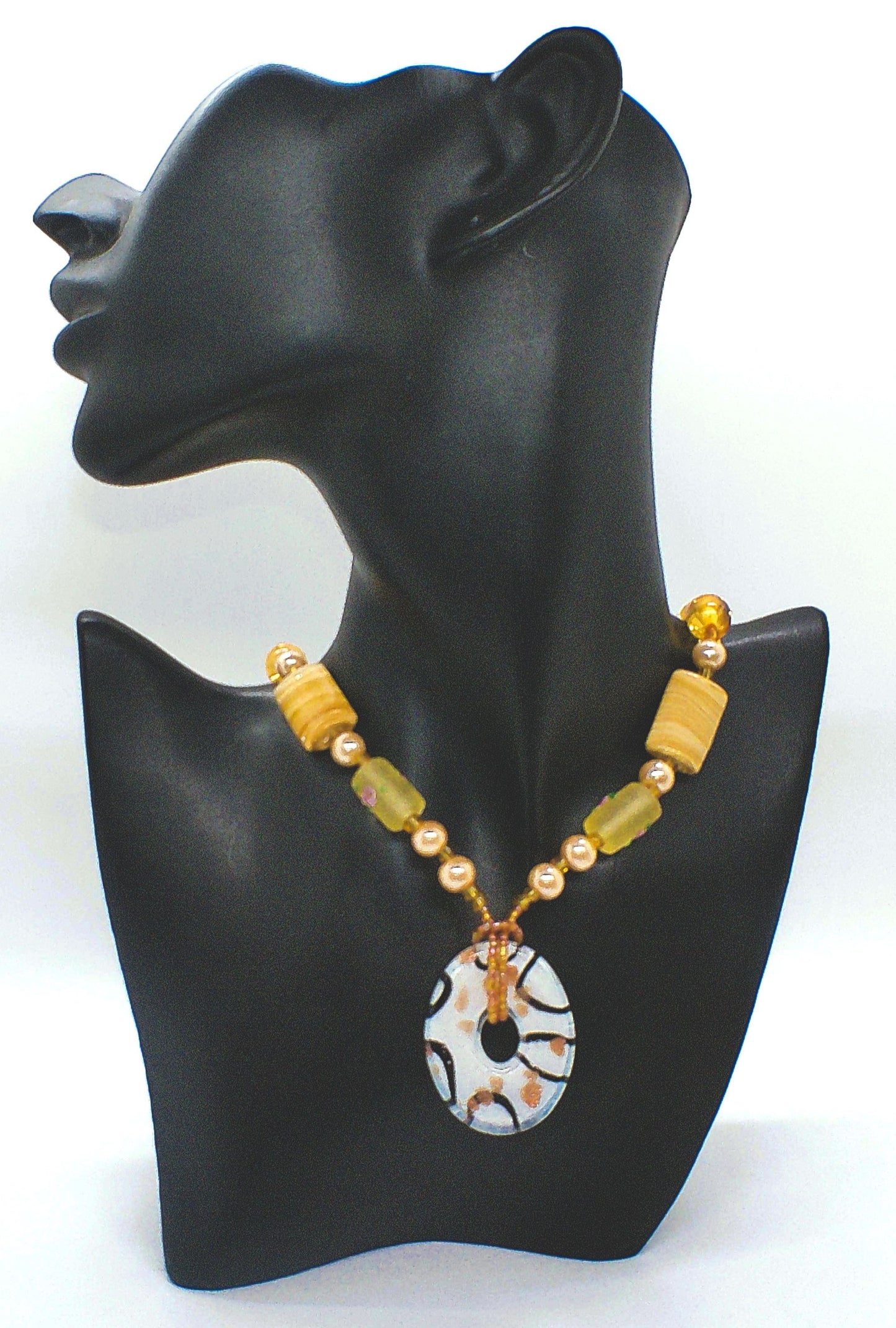 https://www.artistryjewelry.net/products/charming-peach-necklace