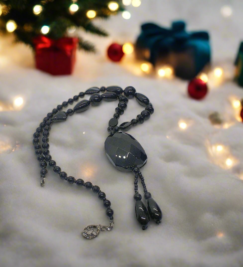 https://www.artistryjewelry.net/products/lovely-black-faceted-necklace