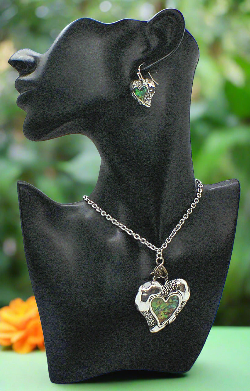 https://www.artistryjewelry.net/products/i-give-you-my-heart-necklace-set