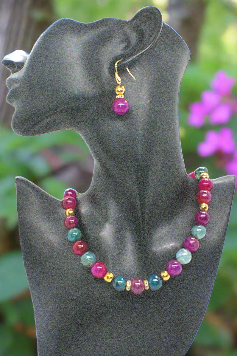 https://www.artistryjewelry.net/products/stunning-raspberry-sweets-necklace-set