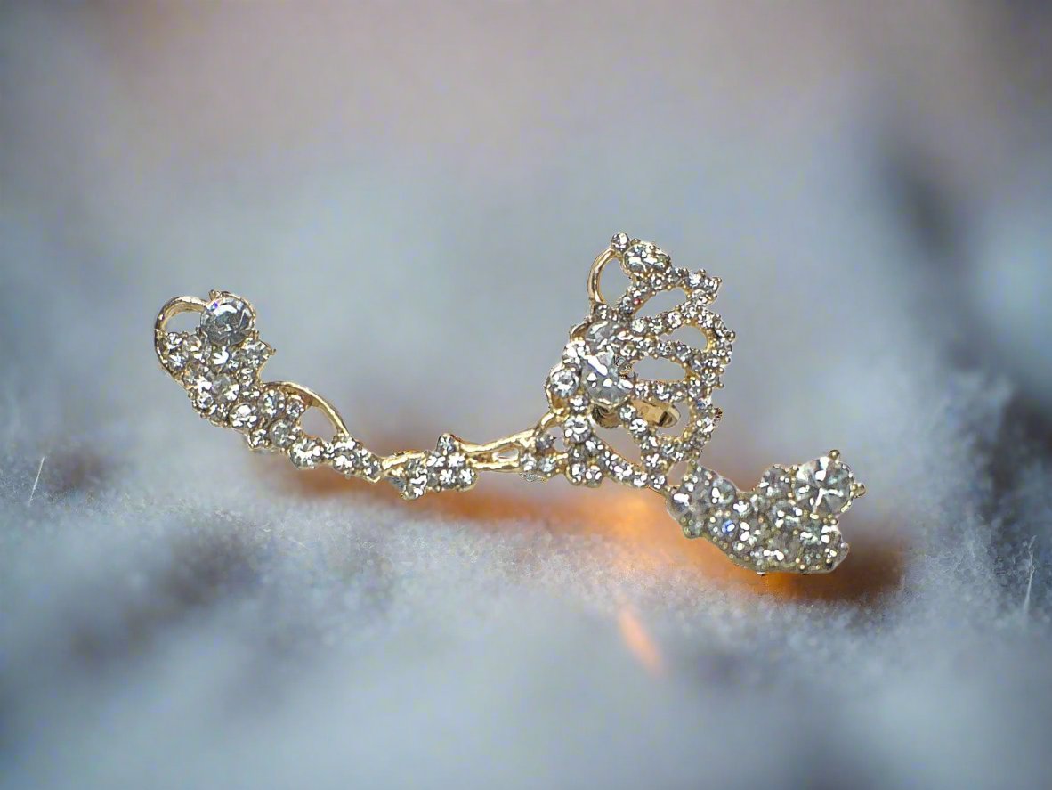 https://www.artistryjewelry.net/products/sparkling-ear-cuff