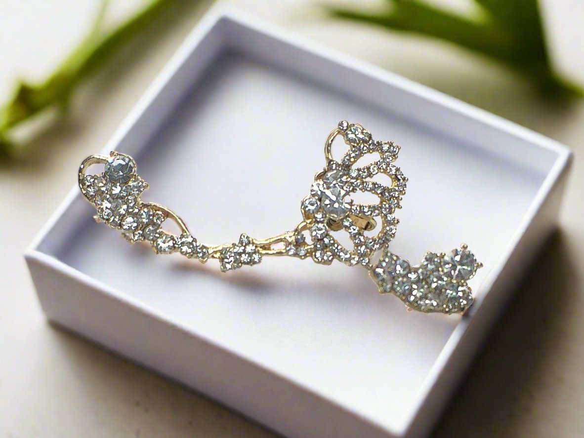 https://www.artistryjewelry.net/products/sparkling-ear-cuff