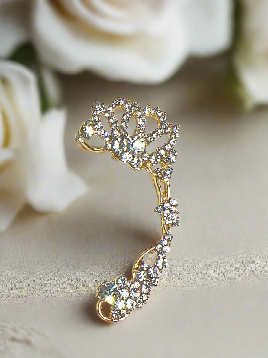 https://www.artistryjewelry.net/products/sparkling-ear-cuff