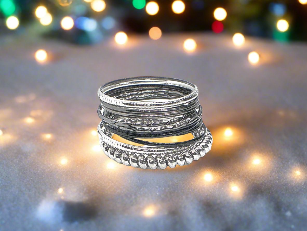 https://www.artistryjewelry.net/products/silver-and-black-bangle-bracelet