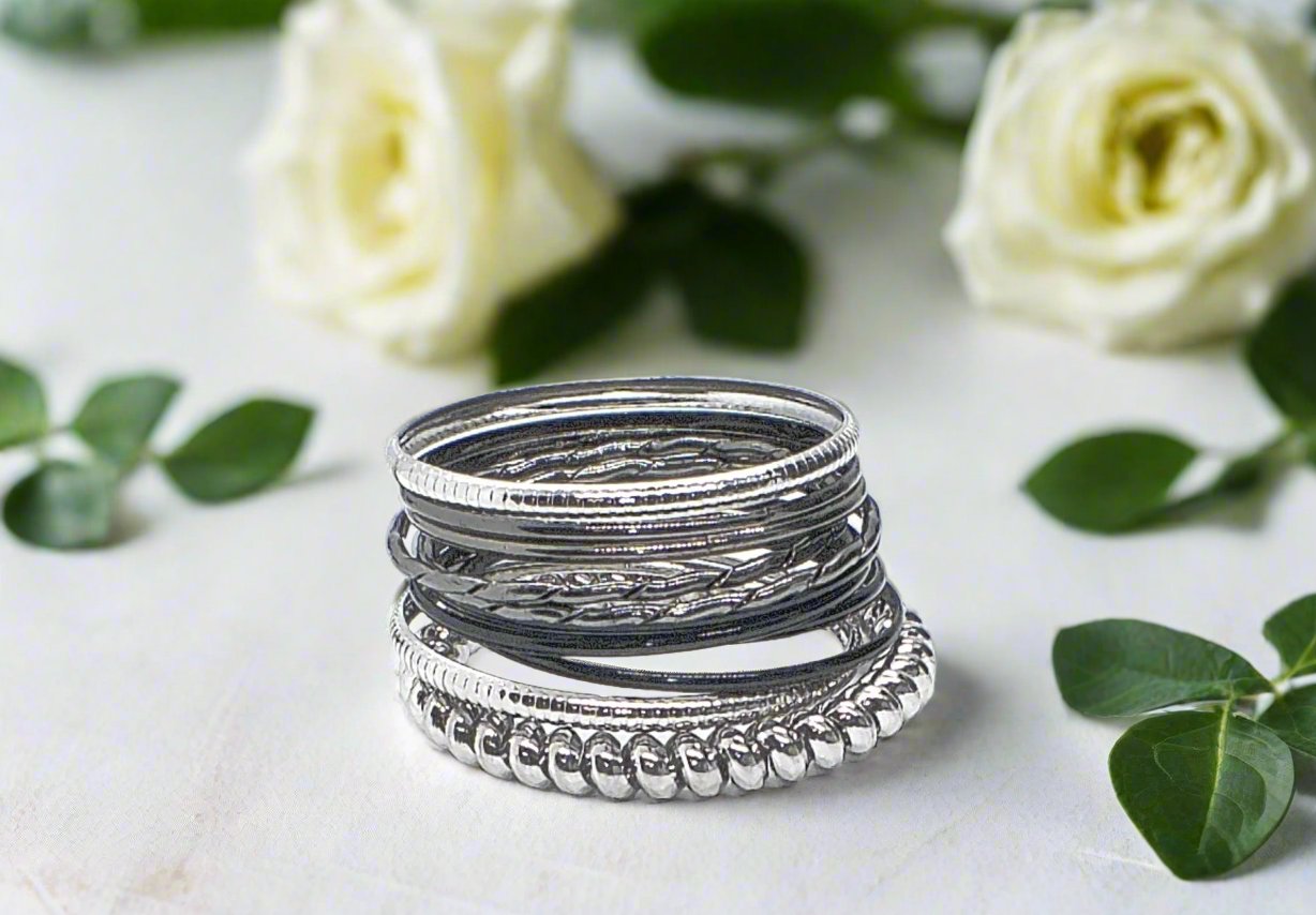 https://www.artistryjewelry.net/products/silver-and-black-bangle-bracelet