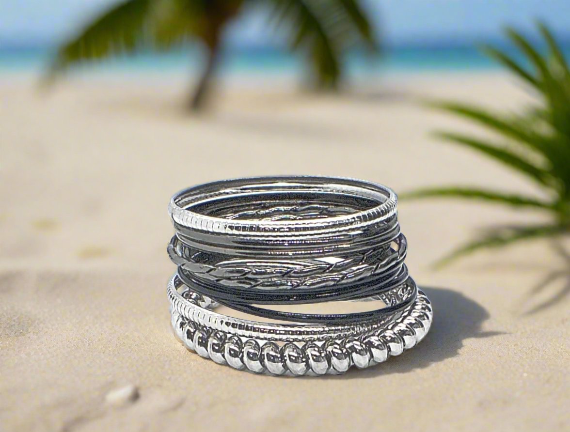 https://www.artistryjewelry.net/products/silver-and-black-bangle-bracelet