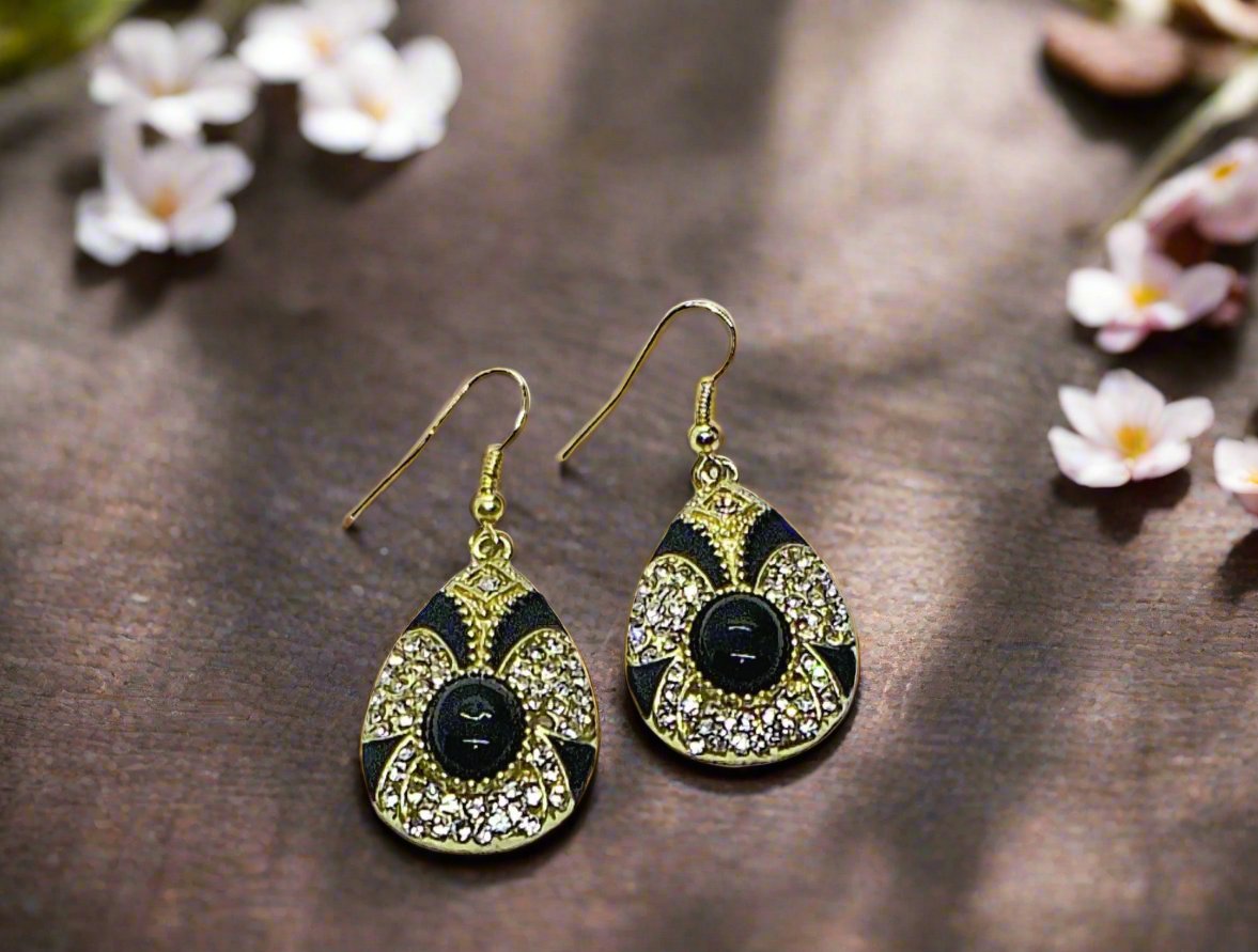 https://www.artistryjewelry.net/products/exquisite-teardrop-earrings